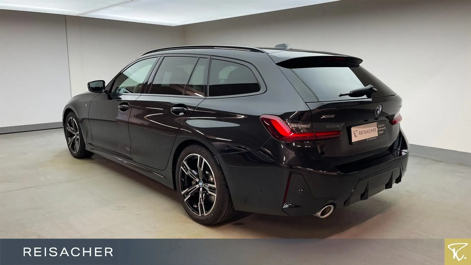 BMW 330 i A xDrive Tou M-Sport,AHK,HUD,RFK,ACC Schwarz - 2