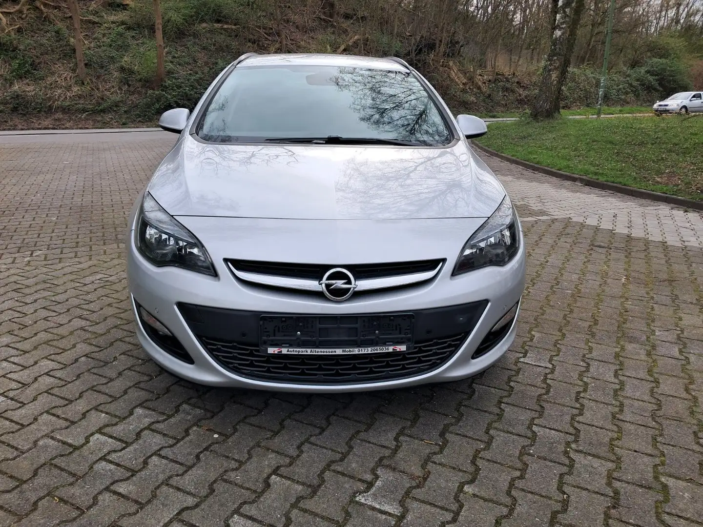 Opel Astra J Sports Tourer Style*TOP*NEU TÜV*GEWAHR * Silber - 1