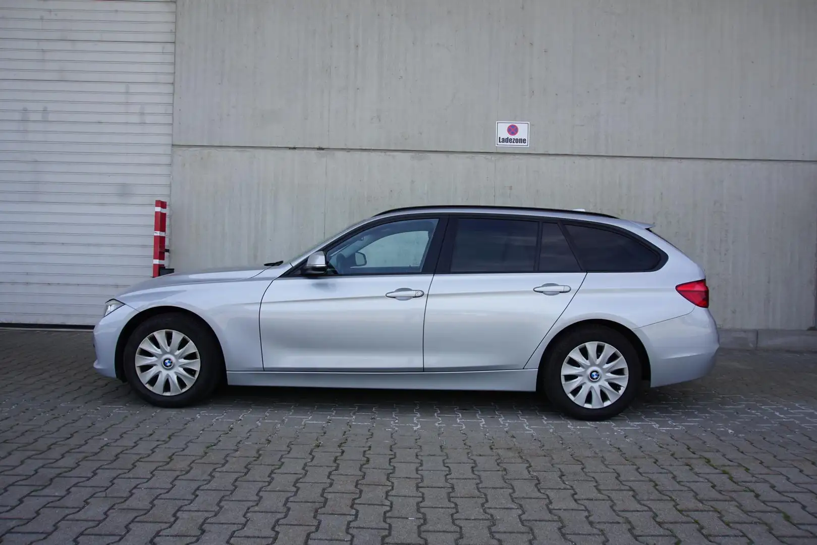 BMW 318 d Touring Automatik AHK Navi PDC SHZ Срібний - 2