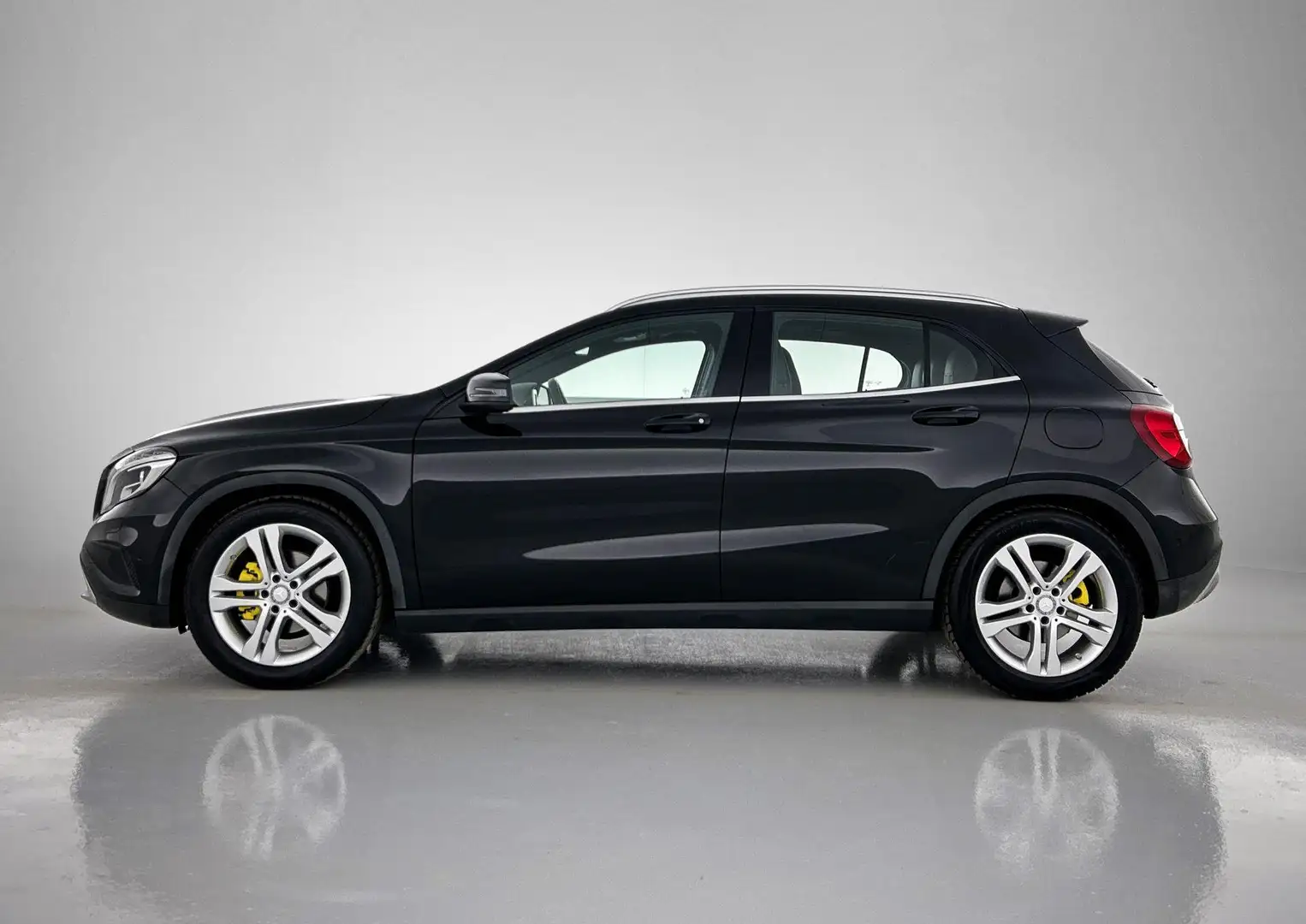 Mercedes-Benz GLA 200 Ambition | TREKHAAK | HARMAN KARDON PREMIUM AUDIO Nero - 2