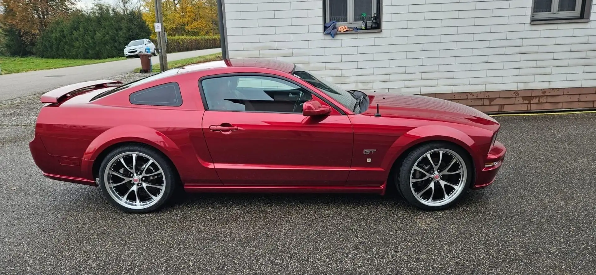 Ford Mustang GT Coupé Rot - 2