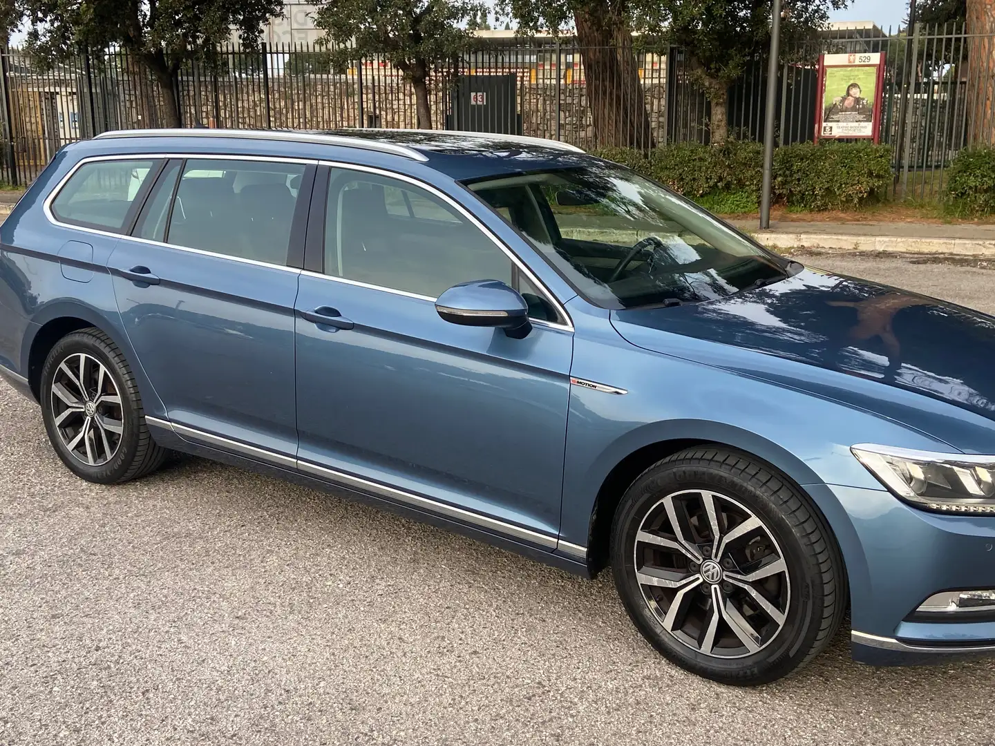 Volkswagen Passat Variant Station wagon 150cv 4motion executive Blu/Azzurro - 2