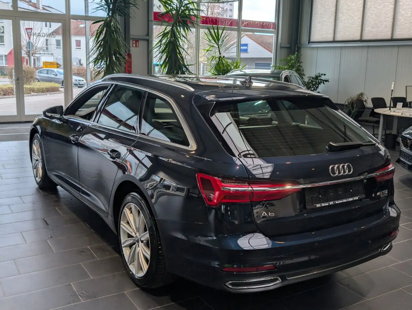 Audi A6 Avant 40 TDI quattro S tronic sport Blauw - 2