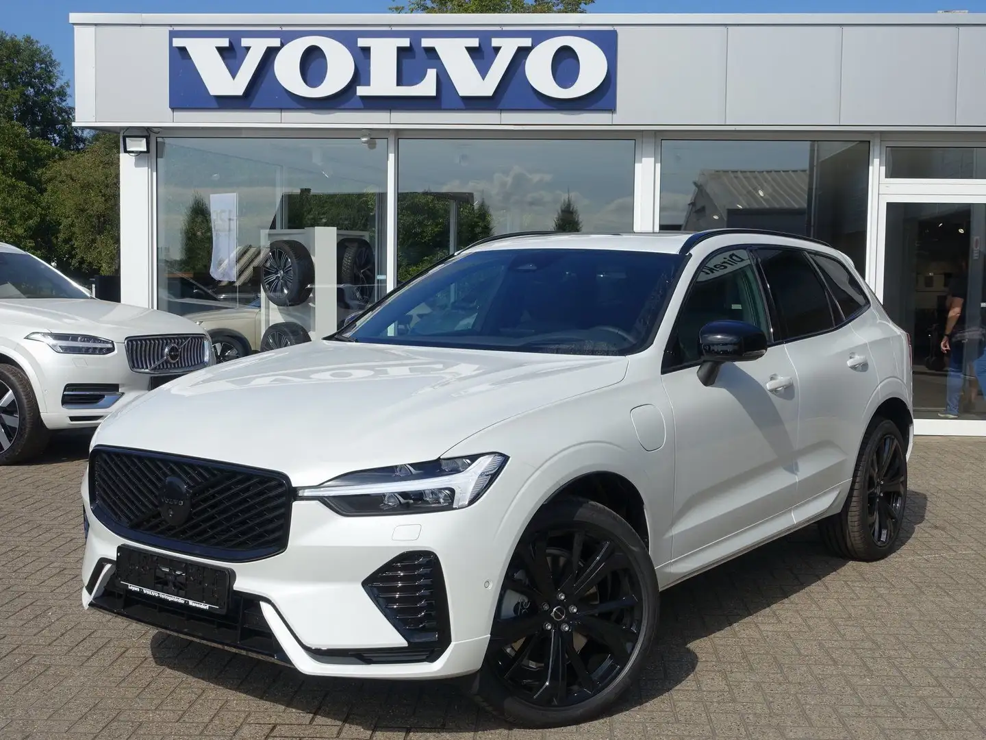 Volvo XC60 T6 Black Edition Plus MJ26/Pano/360/Head-Up Weiß - 1