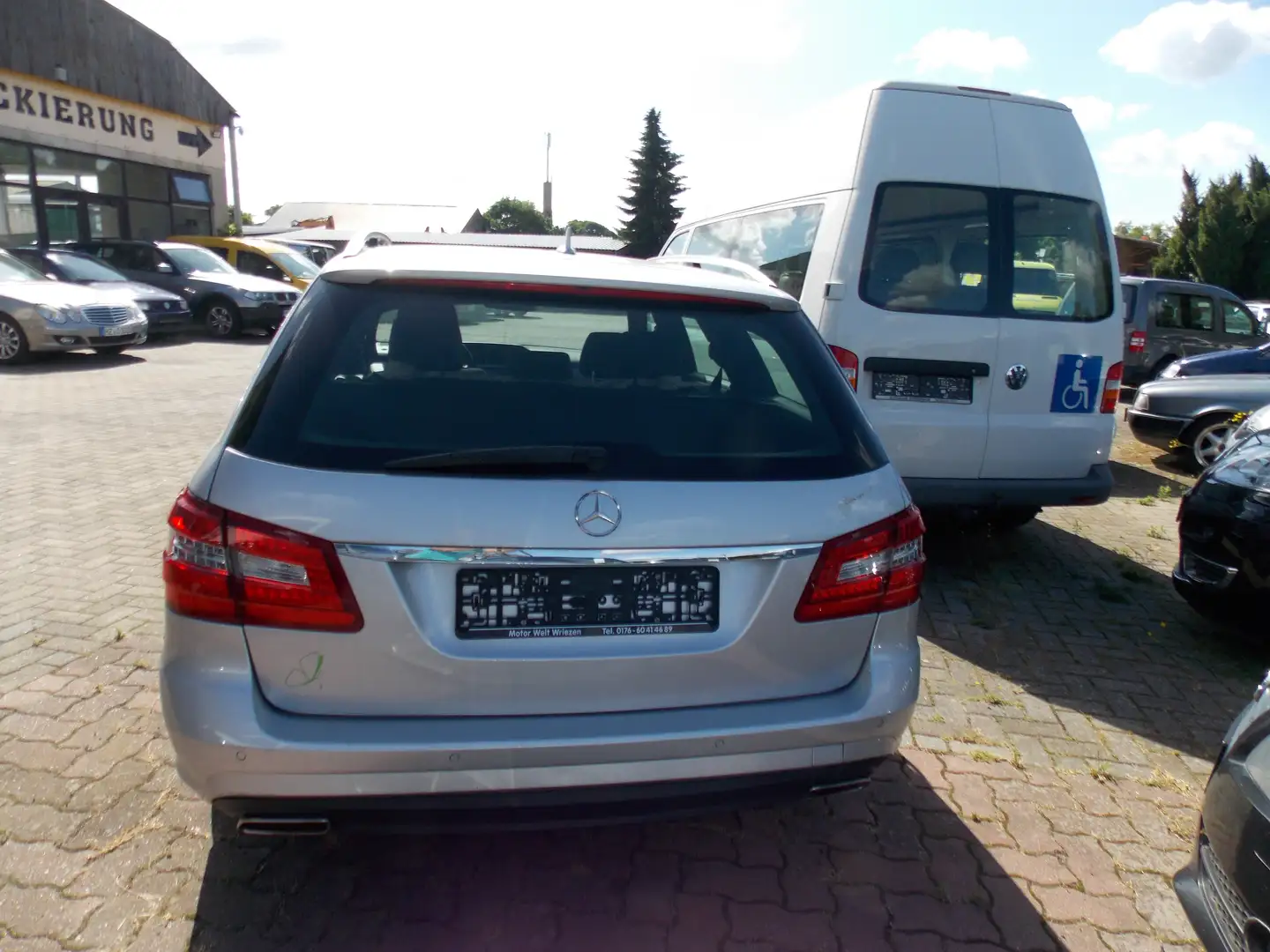 Mercedes-Benz E 300 CDI BlueEfficiency E  T-Modell AMG Paket ab Werk Silber - 2