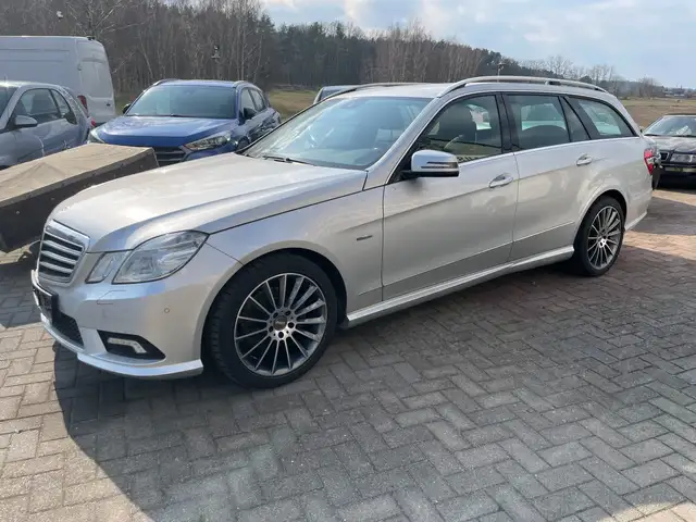 Mercedes-Benz E 300 CDI BlueEfficiency E  T-Modell AMG Paket ab Werk