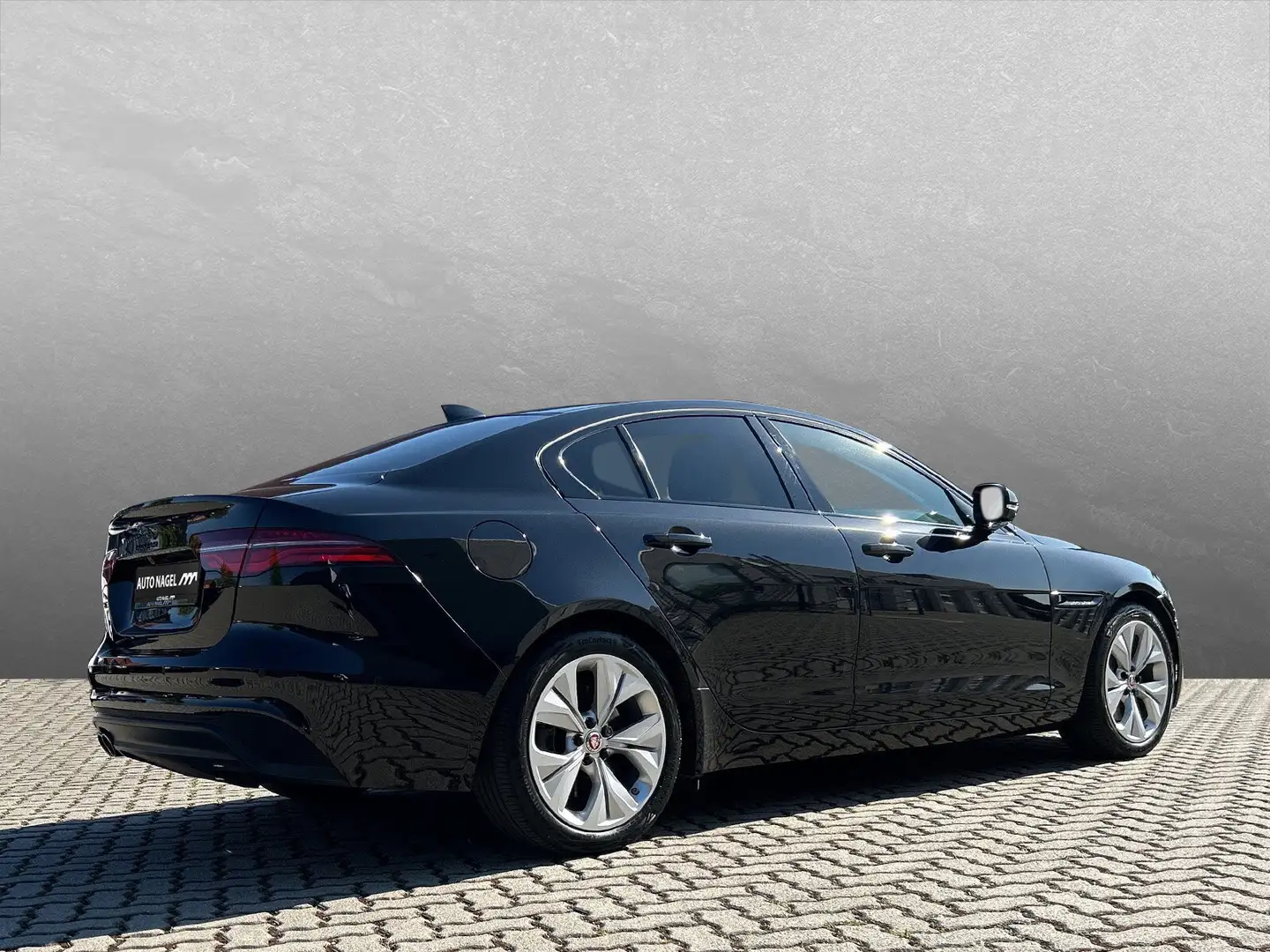Jaguar XE XE D200 S 18" LED Leder Sitzhzg. vorn Black-Pack Černá - 2