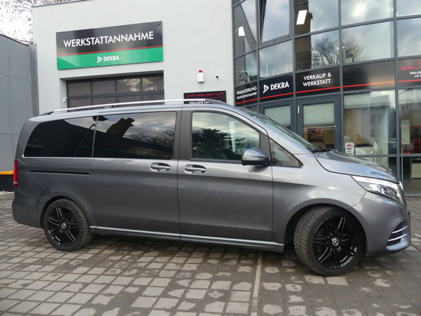Mercedes-Benz V 300 d AMG EDITION LANG COMAND/LEDER/LED/KAM Grau - 1