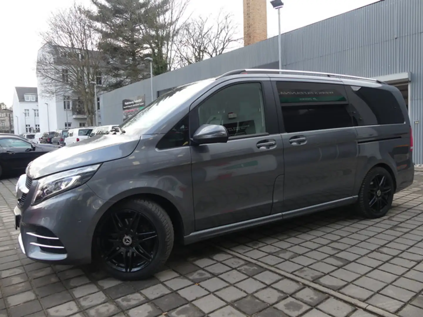 Mercedes-Benz V 300 d AMG EDITION LANG COMAND/LEDER/LED/KAM Grijs - 2