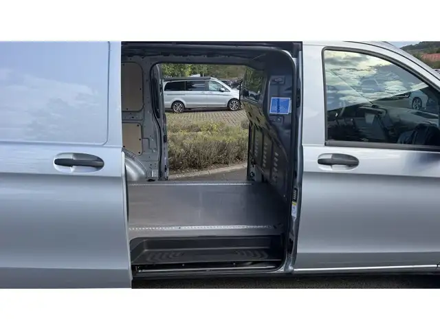 Mercedes-Benz Unknown Model view 8