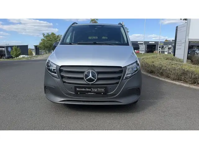 Mercedes-Benz Unknown Model view 2