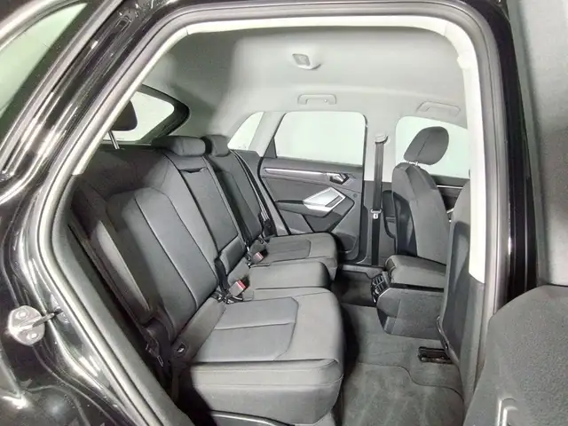 Audi Q3 view 7