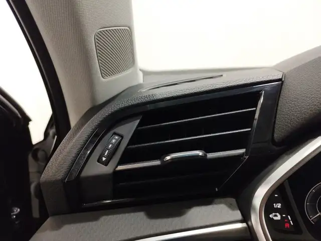 Audi Q3 view 11