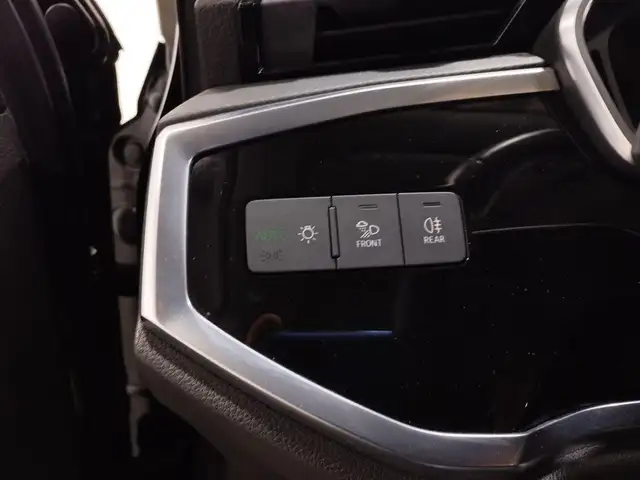 Audi Q3 view 12