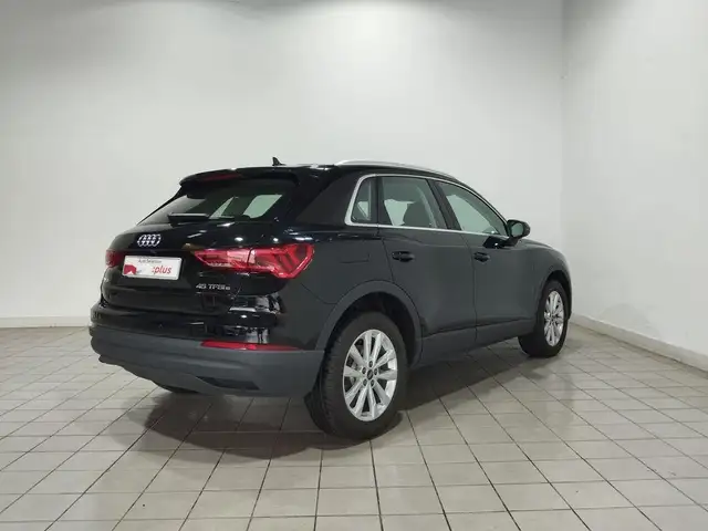 Audi Q3 view 4