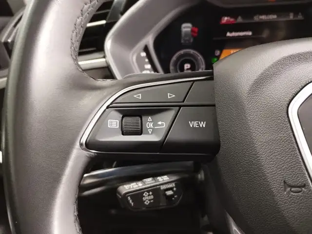 Audi Q3 view 14