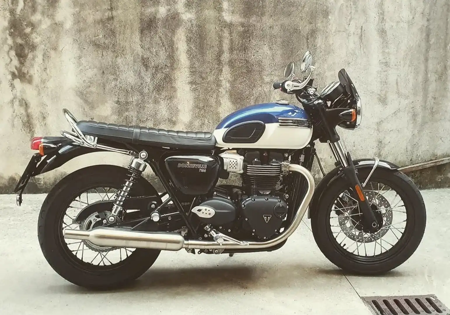 Triumph Bonneville T100 Kék - 1
