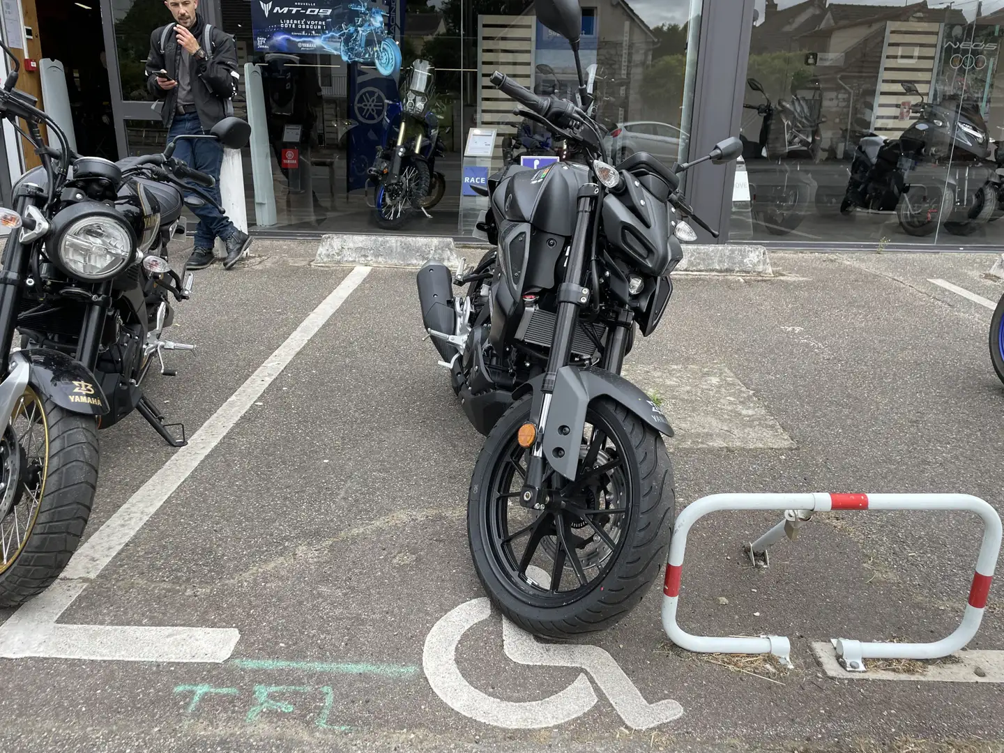 Yamaha MT-125 Negro - 2