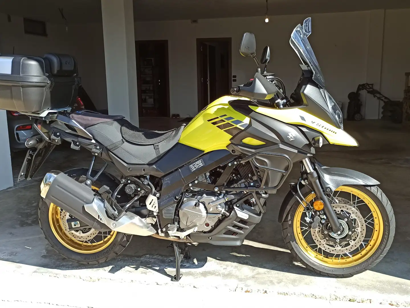 Suzuki V-Strom 650 XT Explorer ABS  my 2017 Giallo - 1