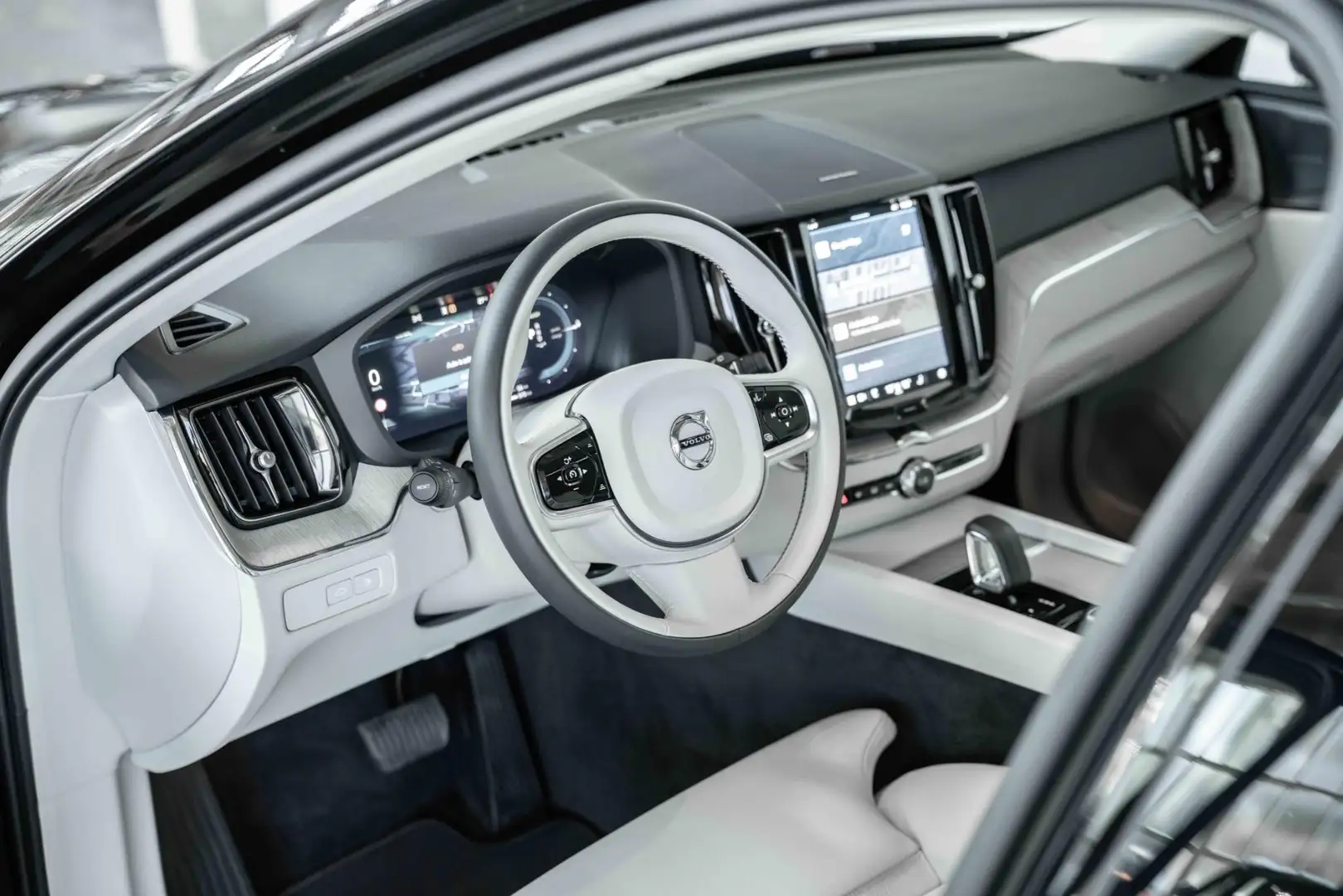 Volvo XC60 T6 Automaat Plug-in hybrid AWD Plus Dark | Elektri Schwarz - 2