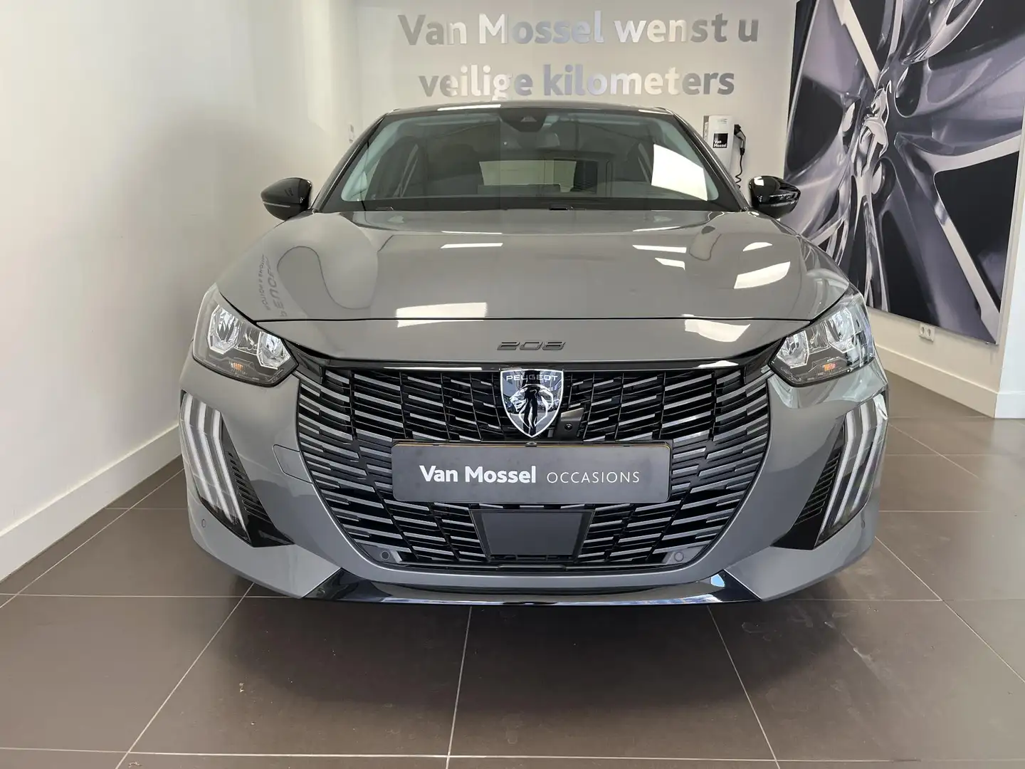 Peugeot e-208 EV Allure 51 kWh | Navigatie | Parkeersensoren | C Grijs - 2