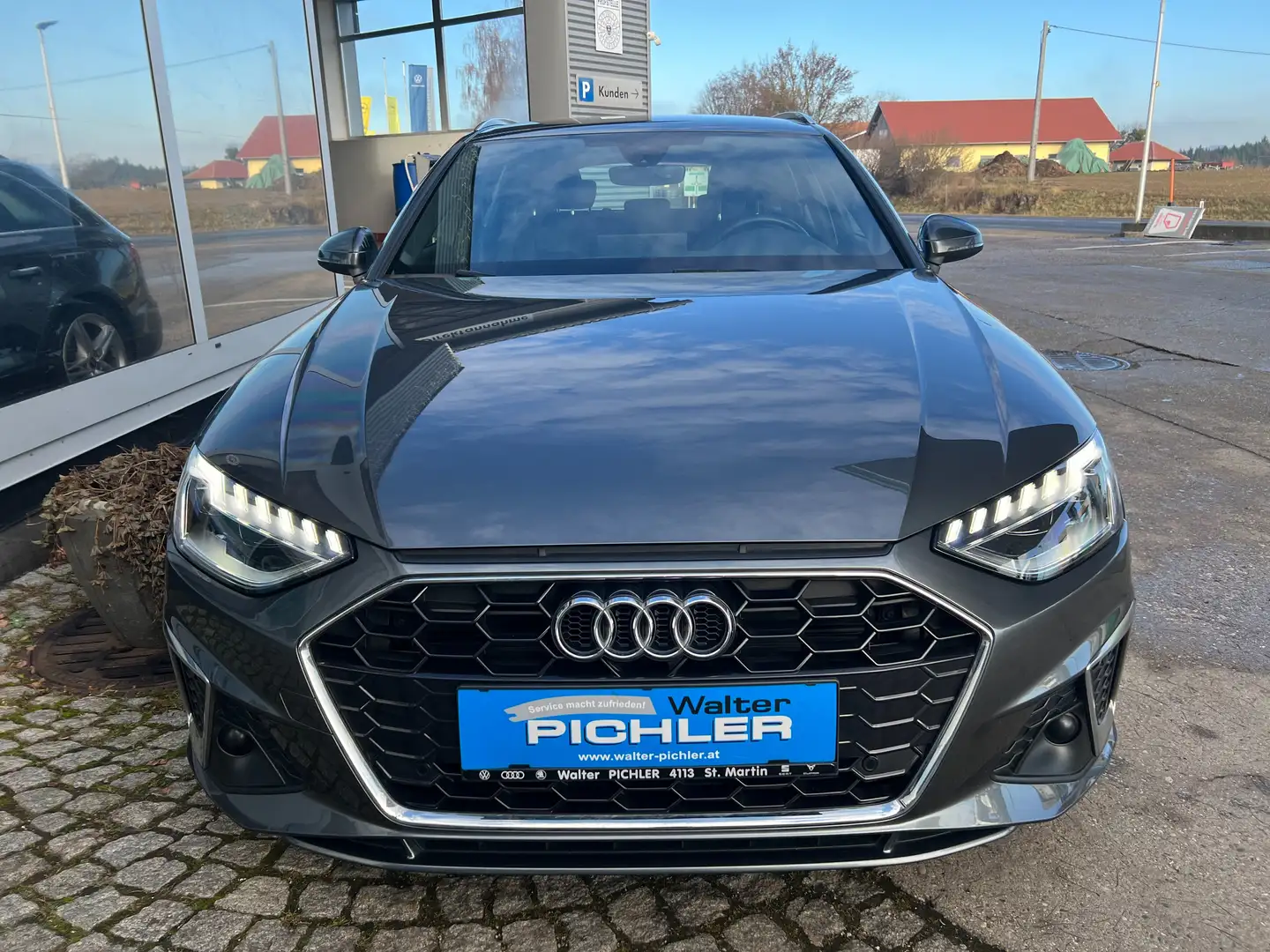 Audi A4 Avant 35 TFSI S line Grau - 2