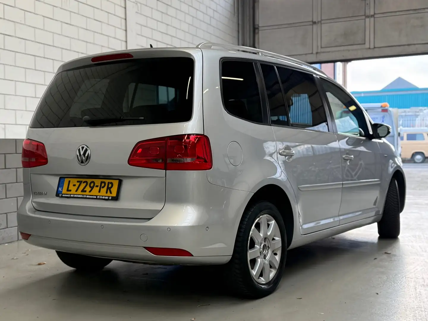 Volkswagen Touran 1.2 TSI Comfortline BlueMotion 7p. Zilver - 2