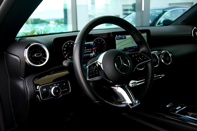 Mercedes-Benz CLA 180 Aut. *Digitales Cockpit-Advanced-Paket-LED* — photo 11