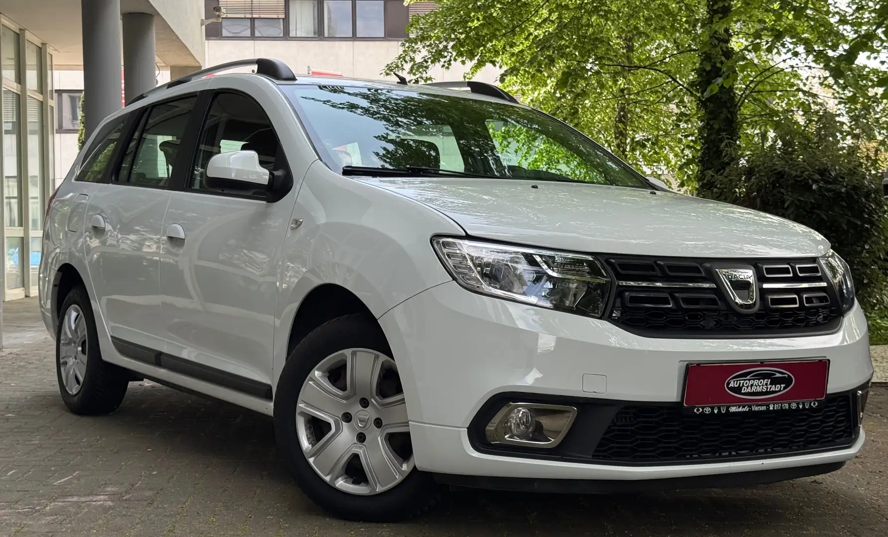 Dacia Logan TÜV AU NEU*KLIMA*PDC* BEHINDERTEN LENKRAD* Weiß - 1