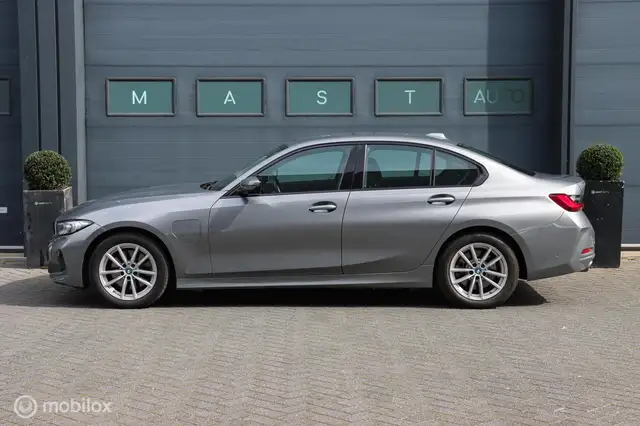 BMW 3 Series view 14
