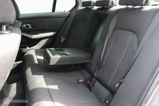 BMW 3 Series view 7