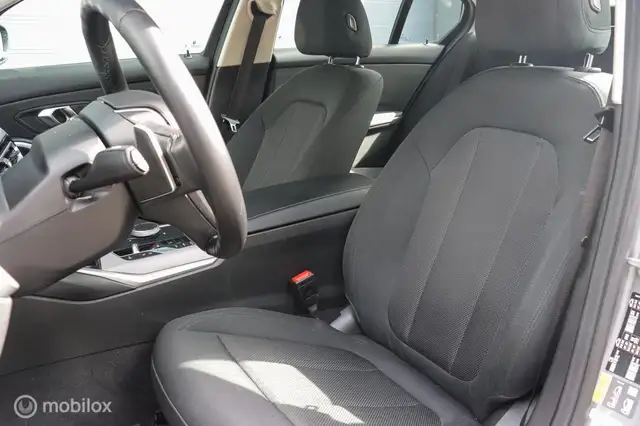 BMW 3 Series view 6