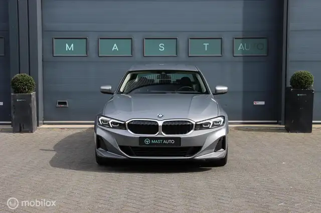 BMW 3 Series view 2