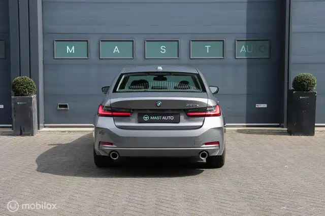 BMW 3 Series view 9