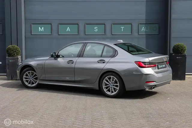 BMW 3 Series view 13