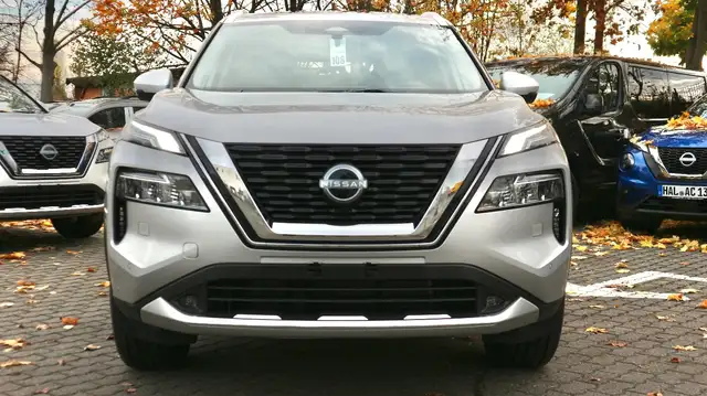 Nissan X-Trail view 5