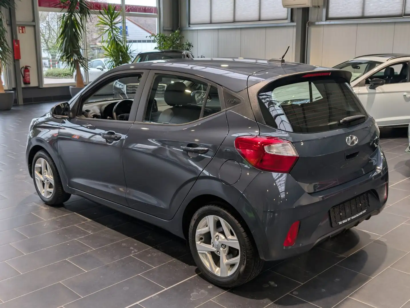 Hyundai i10 1.0 Automatik Trend 1.Hand Grey - 2