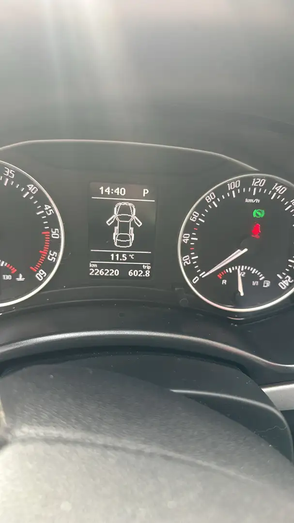 Skoda Octavia Octavia SW 1.6 CR TDi Allure DPF DSG Zwart - 2