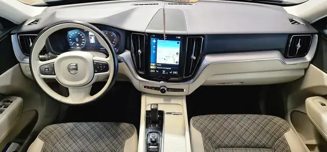 Volvo XC60 view 11