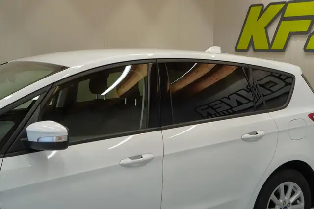 Ford S-Max view 12
