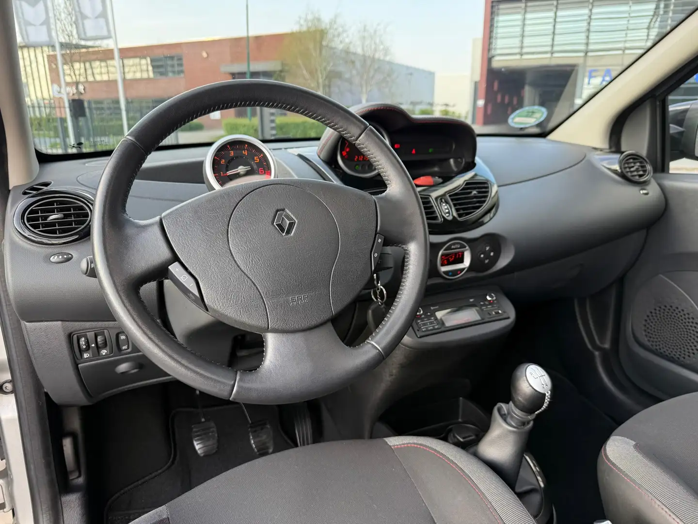 Renault Twingo 1.2 16V Dynamique Faclift|Panoramadak|Airco|Nap| Gris - 2