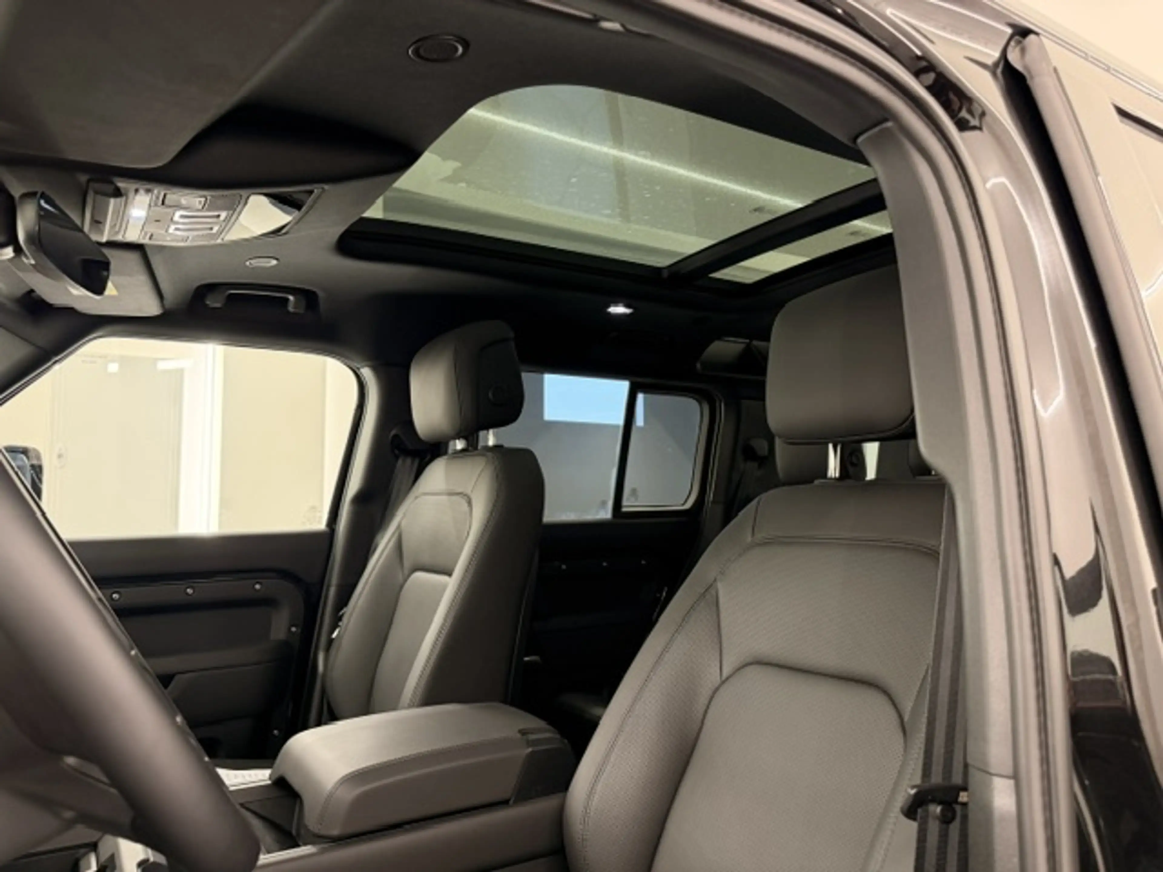 Land Rover Defender X-DYNAMIC HSE PHEV NIEUW+TAL VAN OPTIES — photo 9