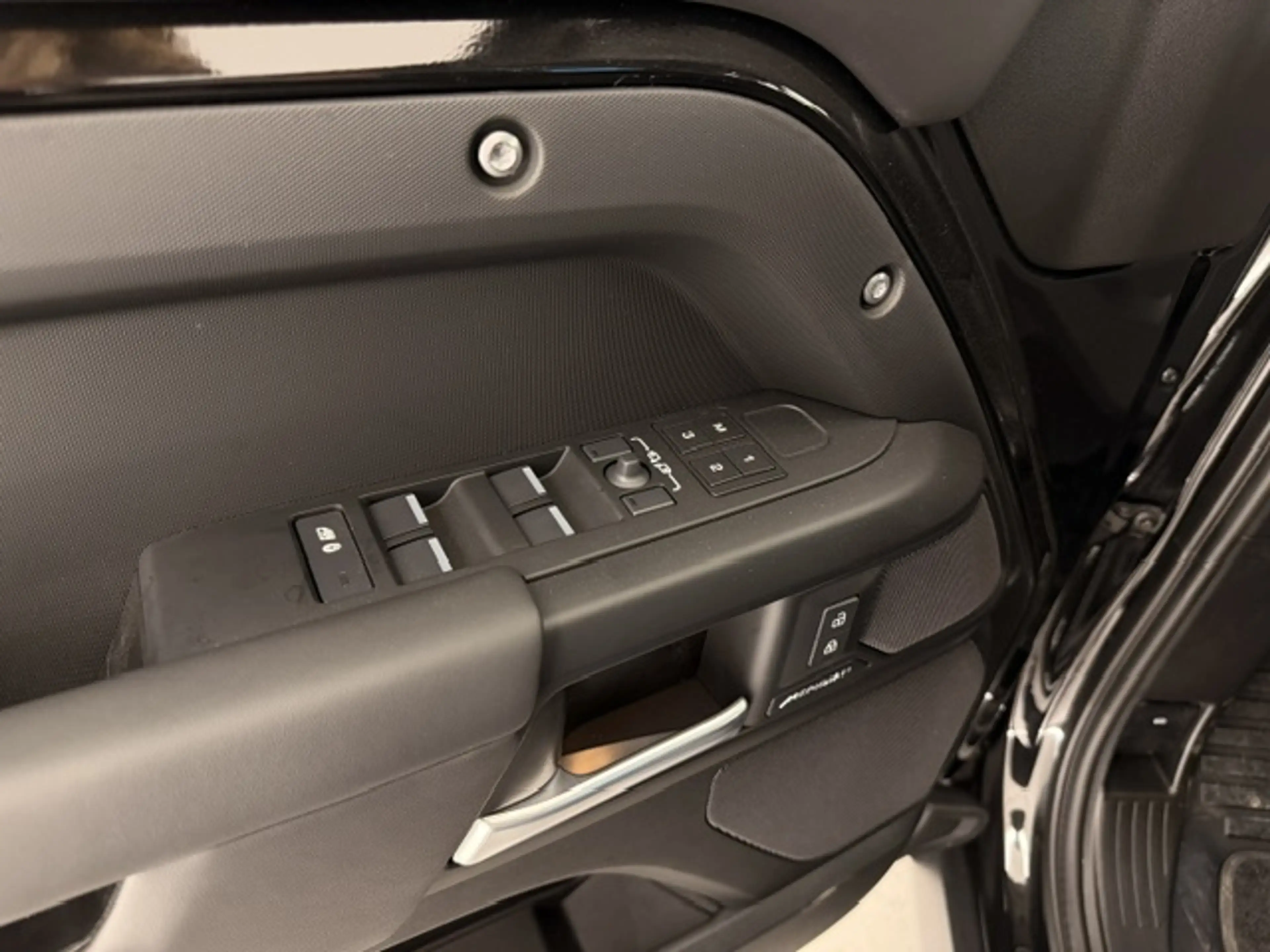 Land Rover Defender X-DYNAMIC HSE PHEV NIEUW+TAL VAN OPTIES — photo 12