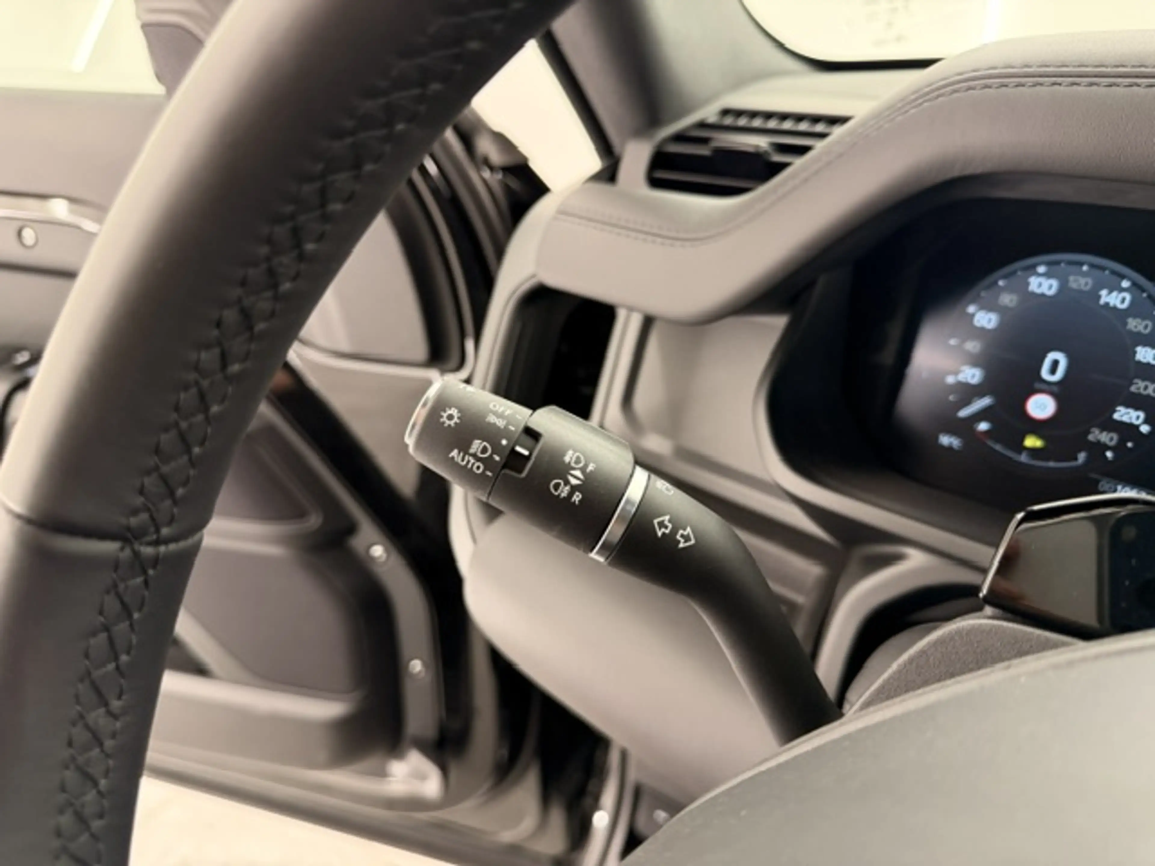 Land Rover Defender X-DYNAMIC HSE PHEV NIEUW+TAL VAN OPTIES — photo 13