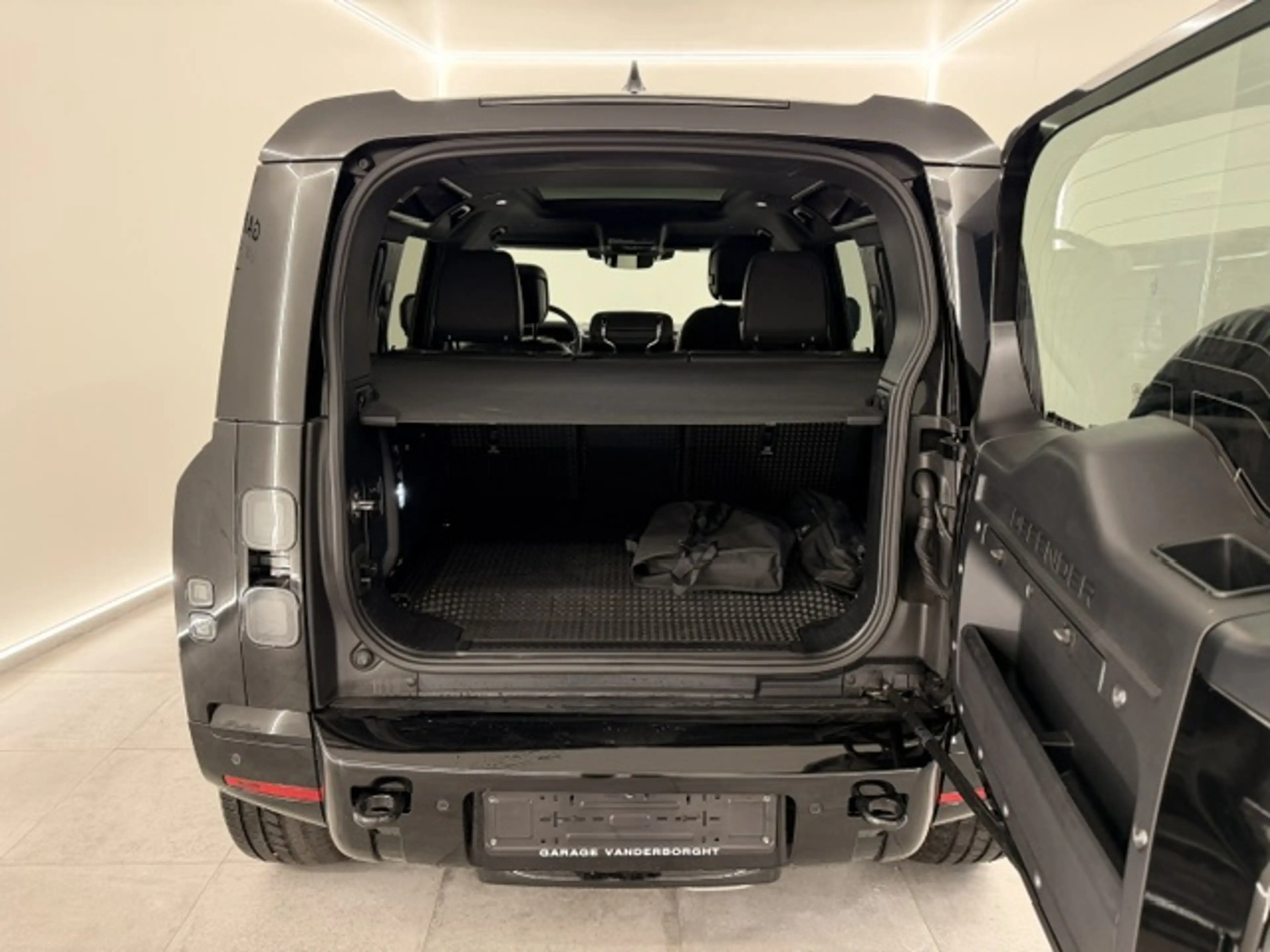 Land Rover Defender X-DYNAMIC HSE PHEV NIEUW+TAL VAN OPTIES — photo 7