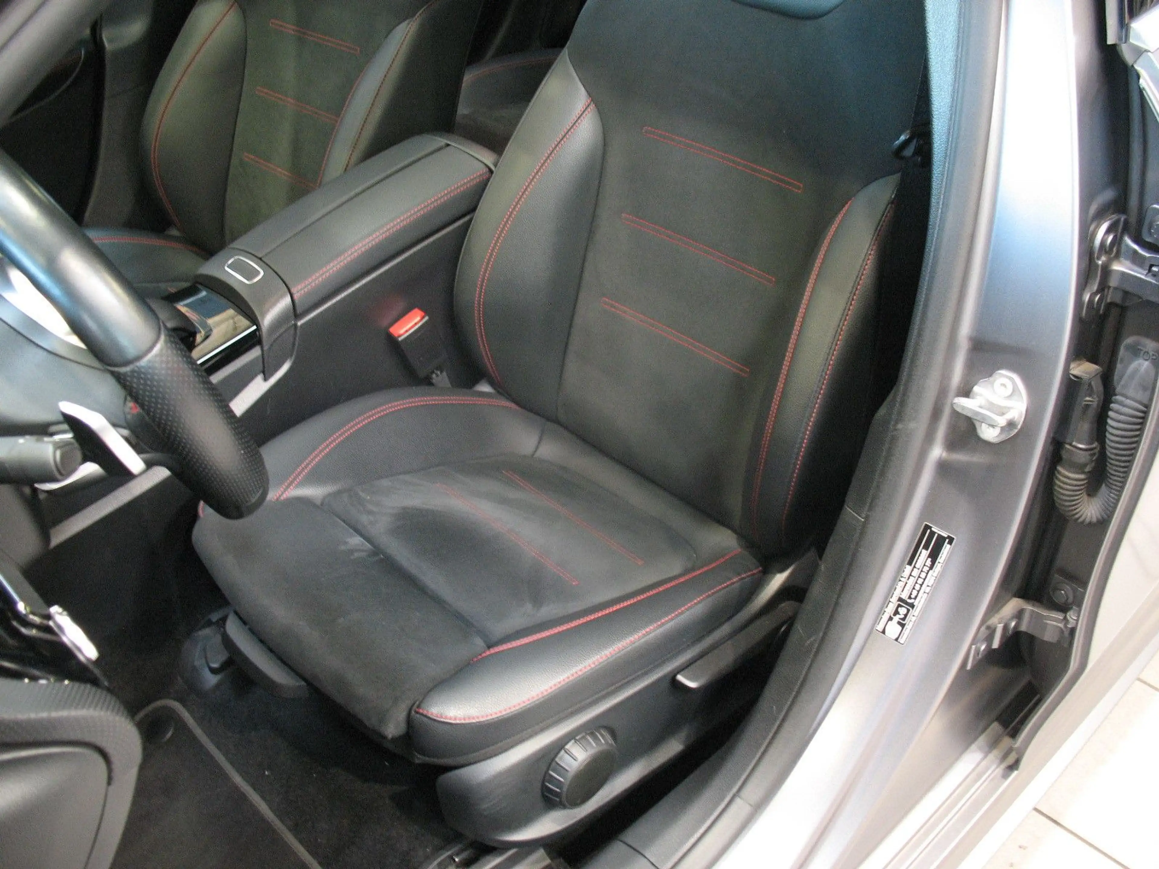 Mercedes-Benz A 250 e 8G-DCT AMG Line *LED*SHD*PANORAMA* — photo 13