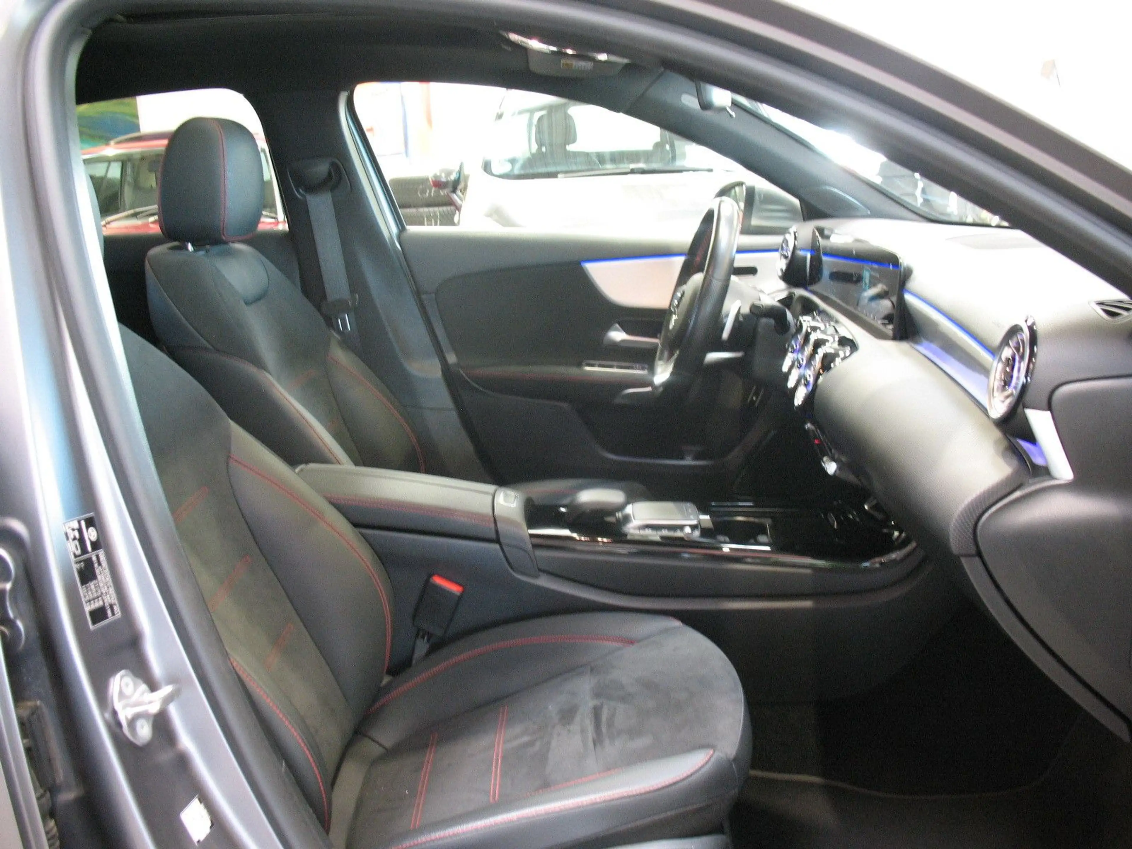 Mercedes-Benz A 250 e 8G-DCT AMG Line *LED*SHD*PANORAMA* — photo 9
