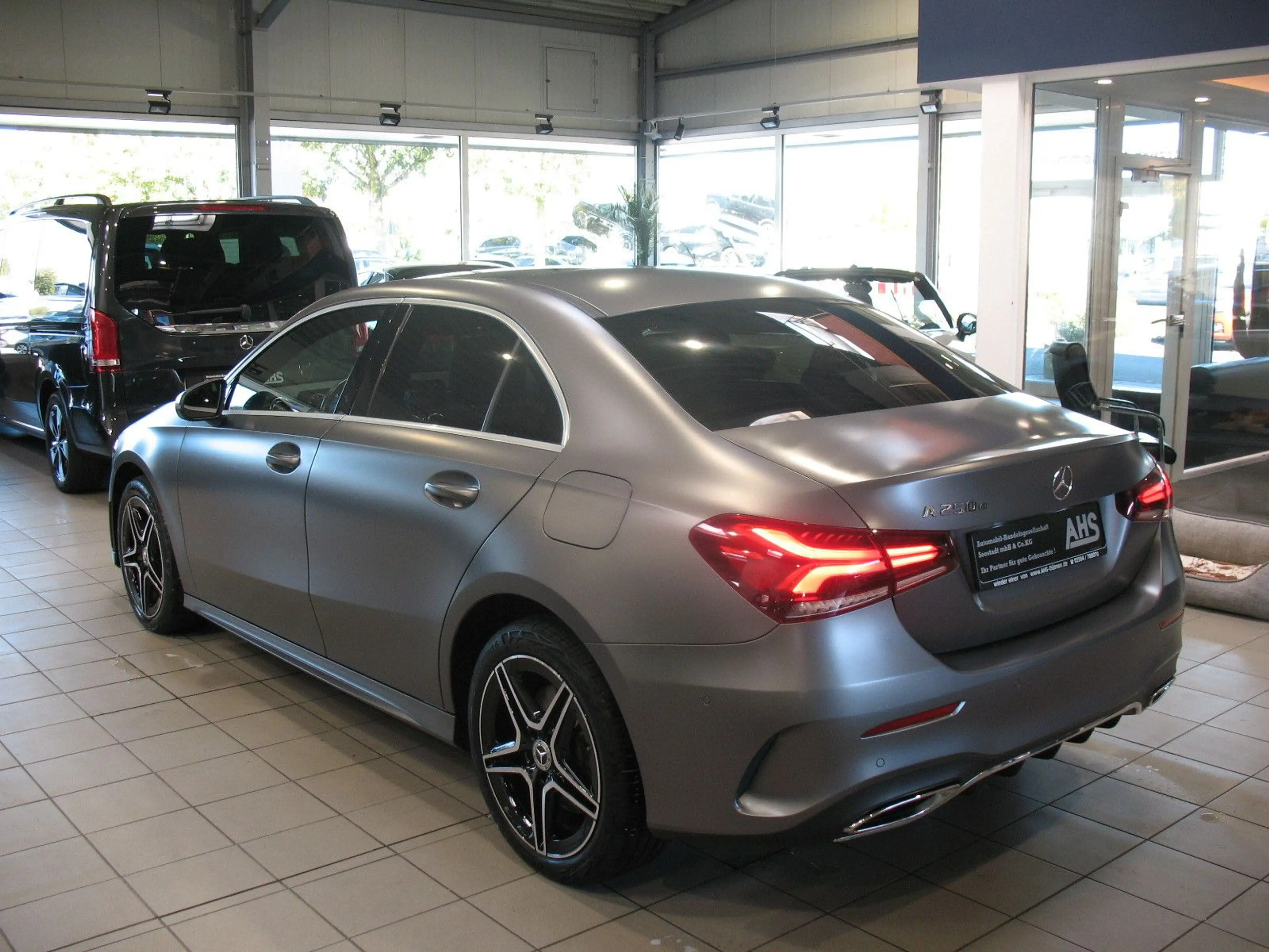 Mercedes-Benz A 250 e 8G-DCT AMG Line *LED*SHD*PANORAMA* — photo 4