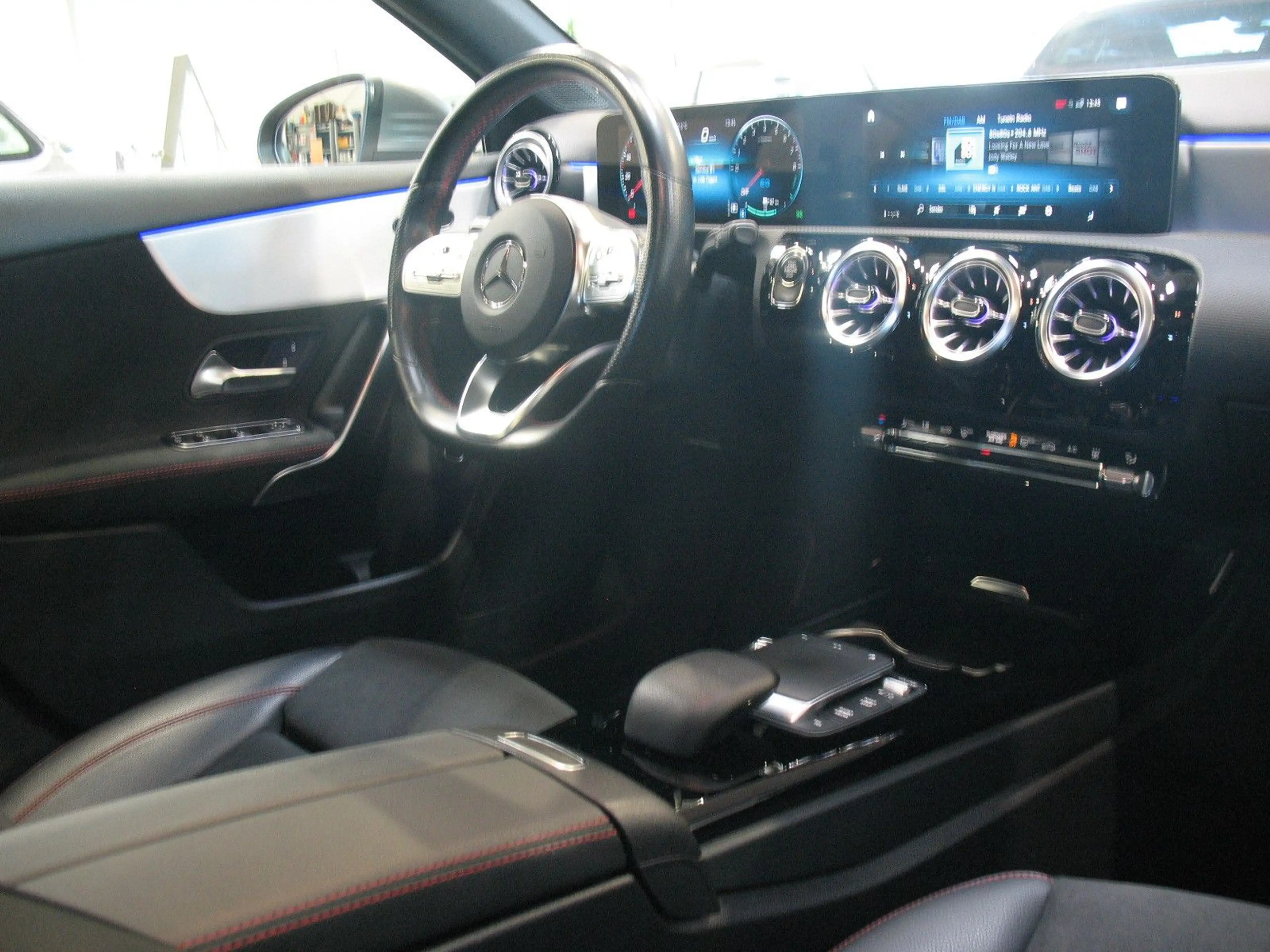 Mercedes-Benz A 250 e 8G-DCT AMG Line *LED*SHD*PANORAMA* — photo 10