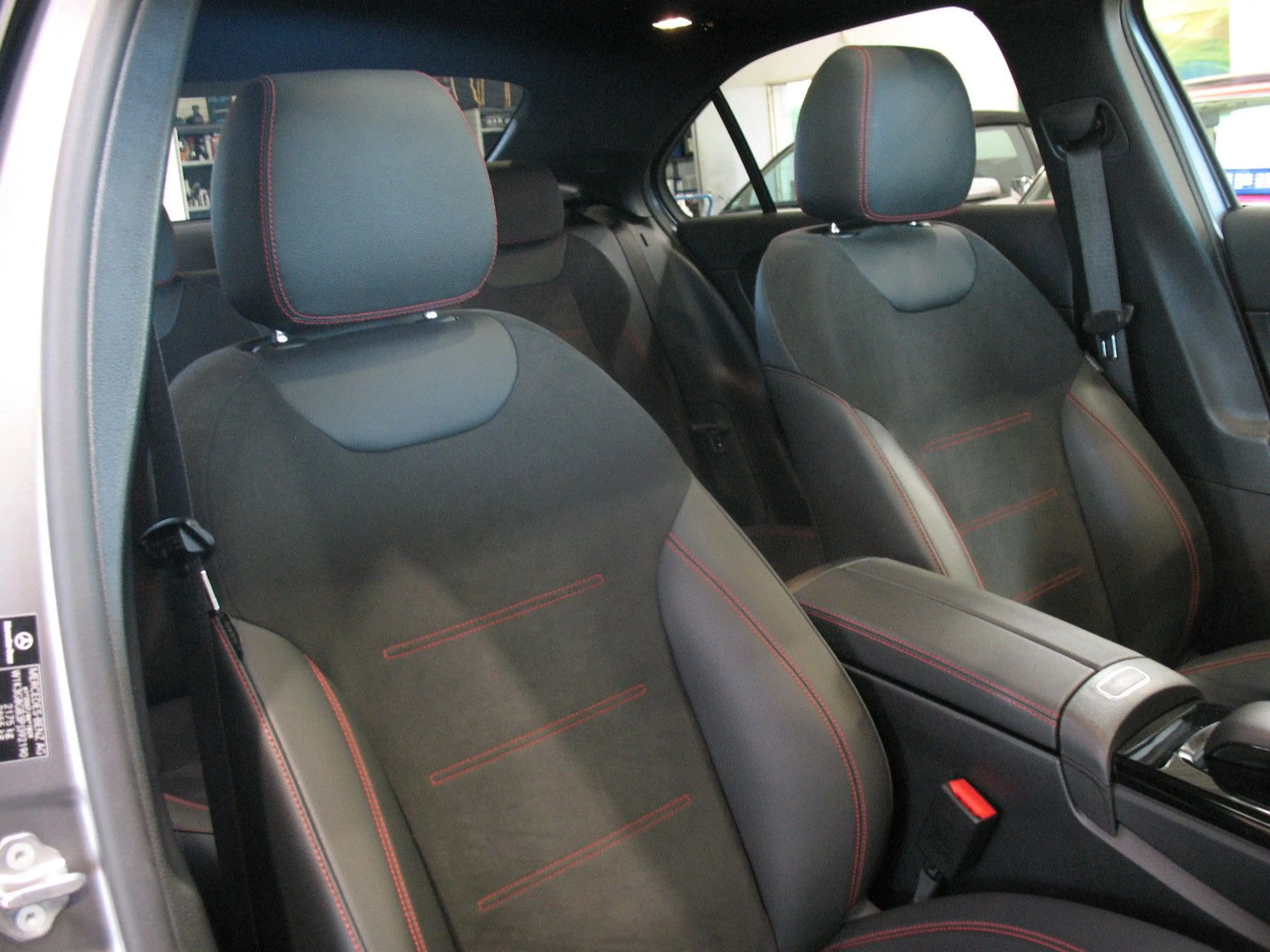 Mercedes-Benz A 250 e 8G-DCT AMG Line *LED*SHD*PANORAMA* — photo 8